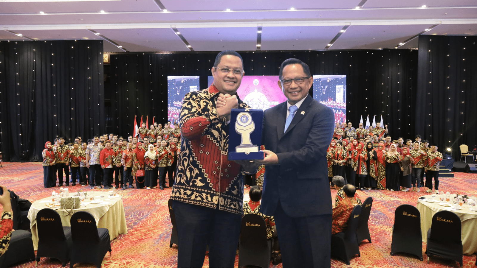 IKA UII Mengabdi untuk negeri melalui beasiswa