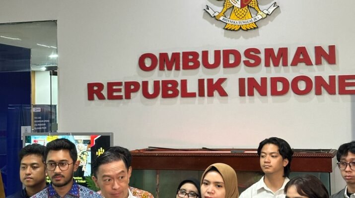Tom Lembong,mendatangi kantor Ombudsman didampingi tim penasihat hukumnya, untuk menindaklanjuti laporan terkait dugaan maladministrasi oleh tim auditor BPKP.