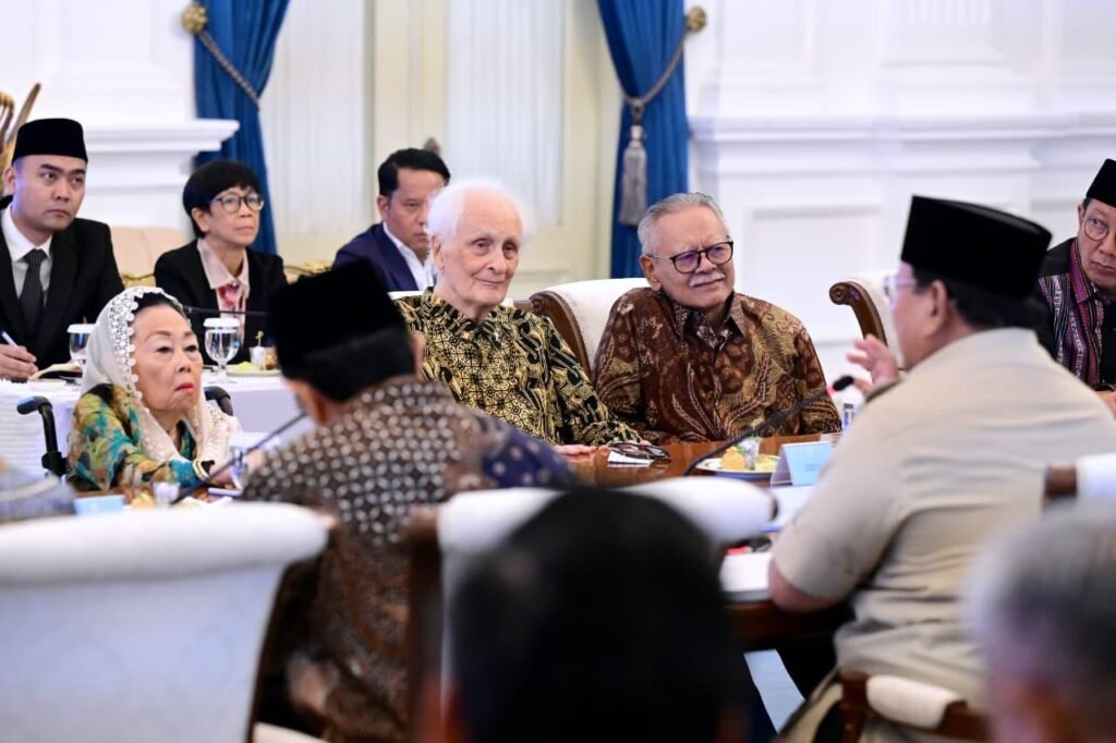 Presiden Prabowo Subianto menyambut para tokoh Gerakan Nurani Bangsa (GNB)—sekelompok intelektual, agamawan, dan aktivis lintas agama—dalam dialog yang berlangsung hampir tiga jam.